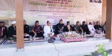 Pesarean nyai dewi andong sari gunung ratu sambut 1 suro dengan adakan uri uri budaya